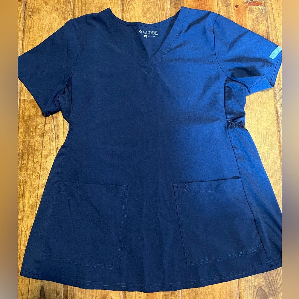 Medcouture maternity size medium scrub top